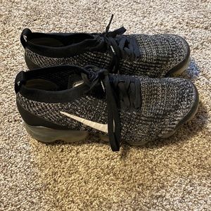Used-good condition size 9 nike vapormax Oreo color.
